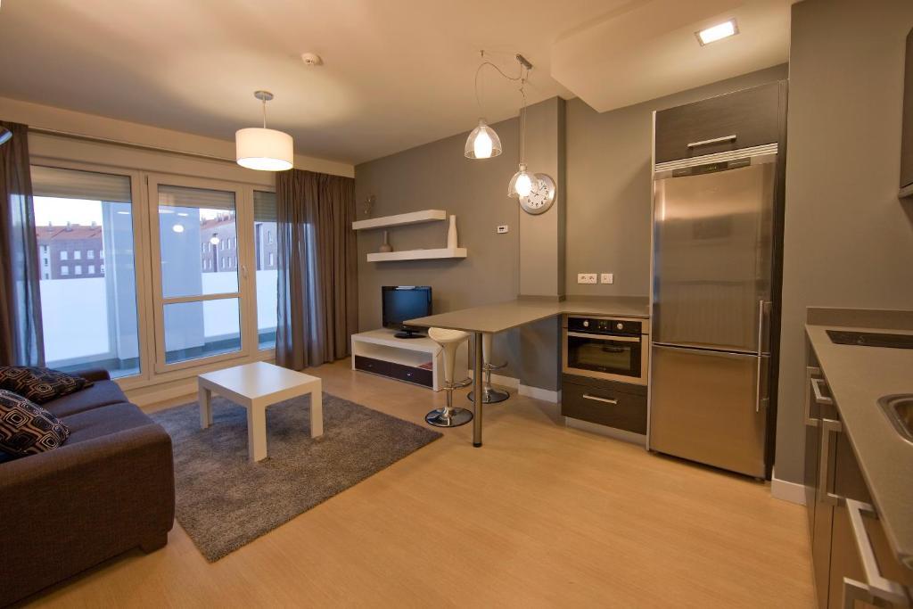 Apartamentos Irenaz Vitoria Habitación foto